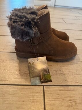 NWT Women's BearPaw Faux Fur Boots- Size 6